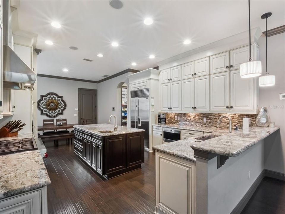 For Sale: $1,949,000 (5 beds, 6 baths, 5458 Square Feet)