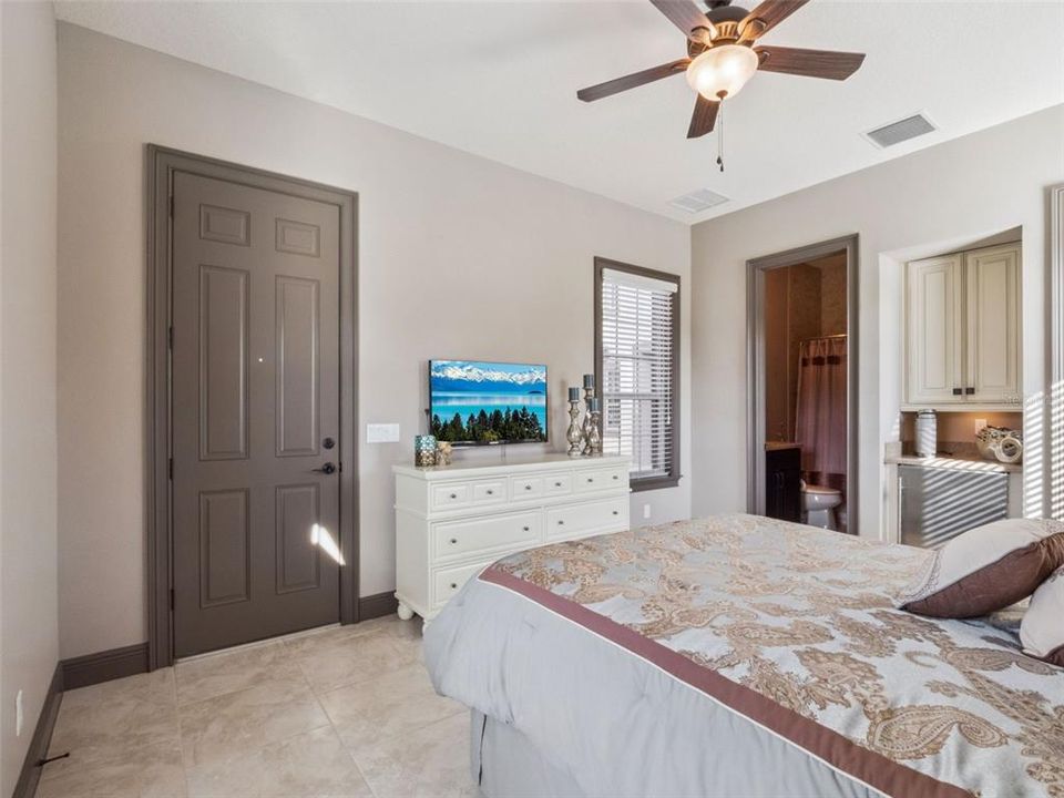 For Sale: $1,949,000 (5 beds, 6 baths, 5458 Square Feet)