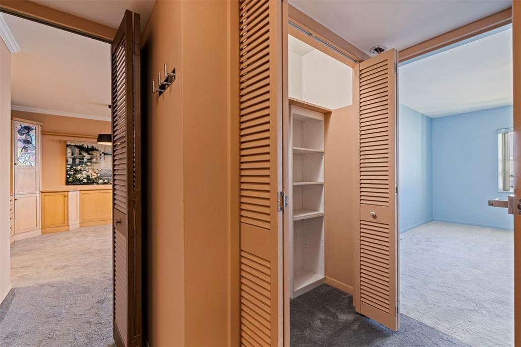 For Sale: $385,000 (2 beds, 2 baths, 1605 Square Feet)