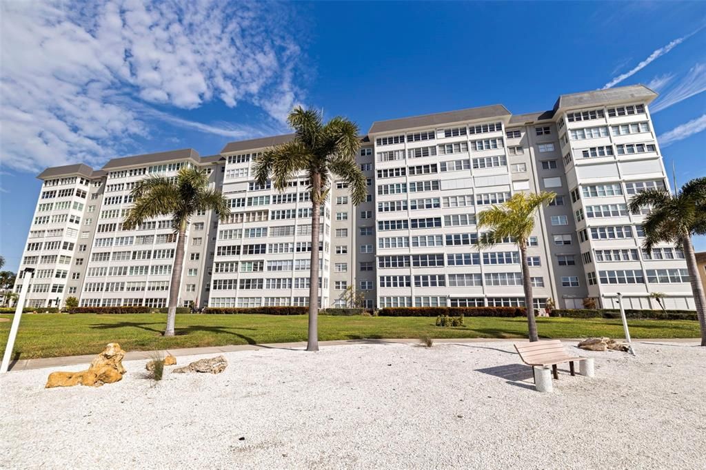 For Sale: $385,000 (2 beds, 2 baths, 1605 Square Feet)