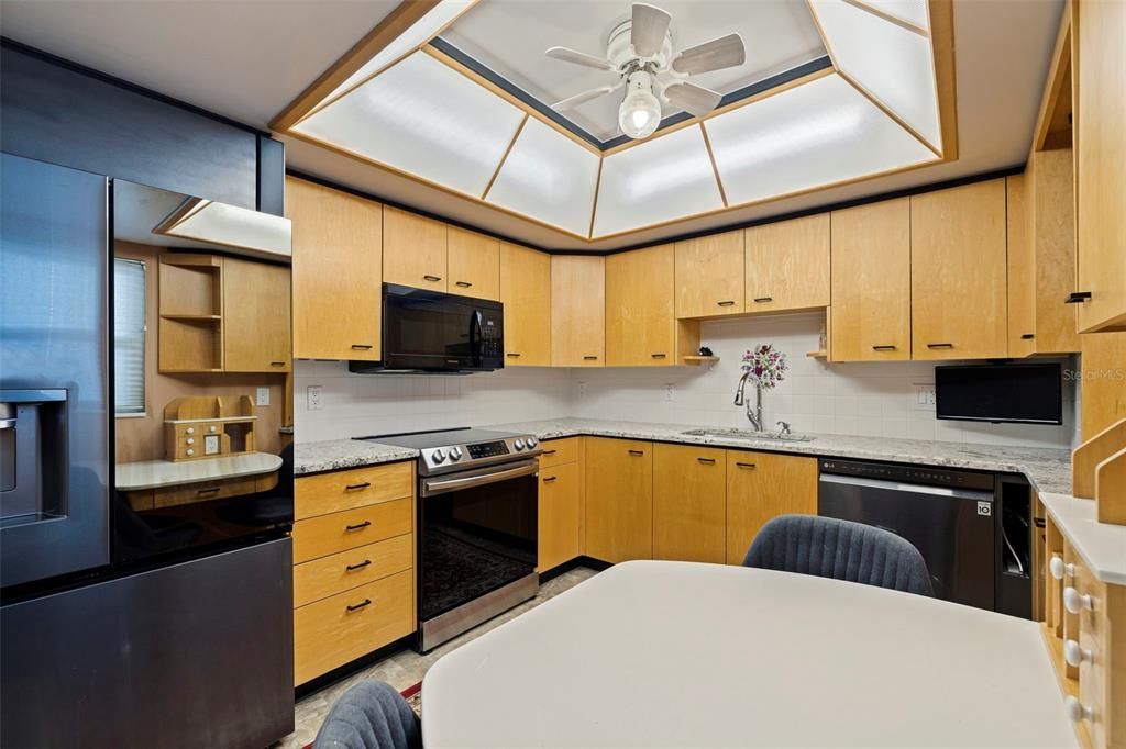 For Sale: $385,000 (2 beds, 2 baths, 1605 Square Feet)