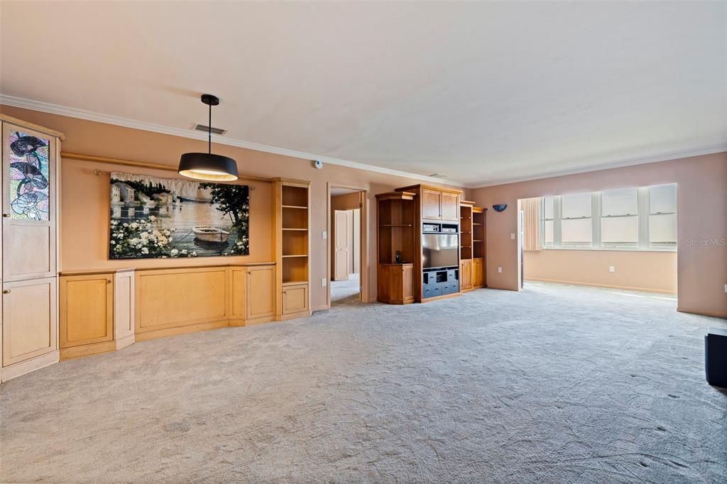 For Sale: $385,000 (2 beds, 2 baths, 1605 Square Feet)