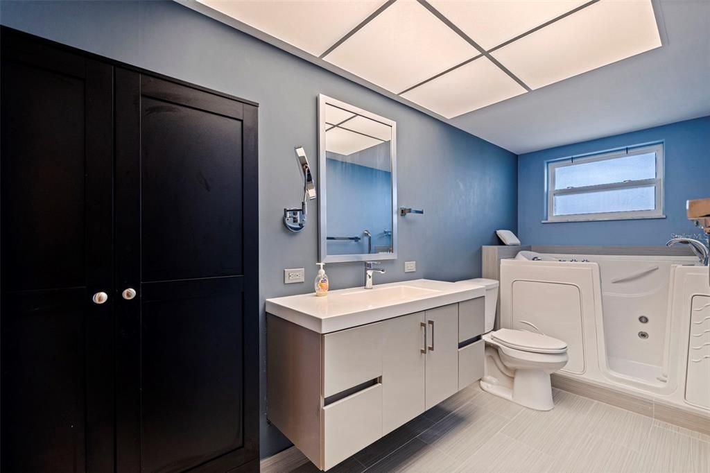 For Sale: $385,000 (2 beds, 2 baths, 1605 Square Feet)