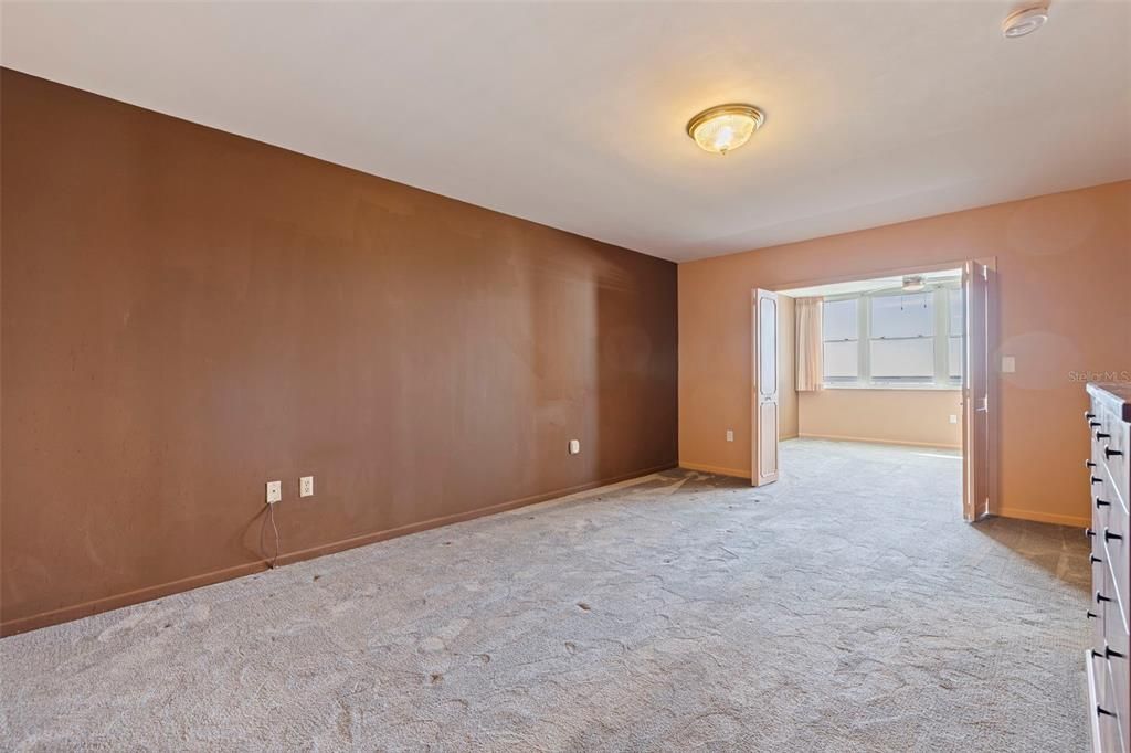 For Sale: $385,000 (2 beds, 2 baths, 1605 Square Feet)