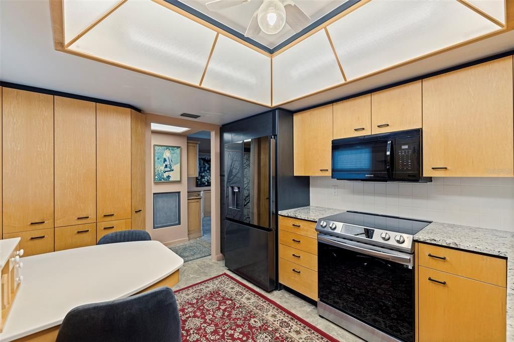 For Sale: $385,000 (2 beds, 2 baths, 1605 Square Feet)