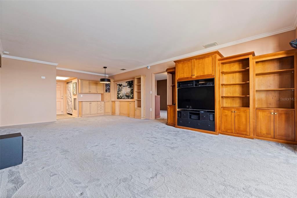 For Sale: $385,000 (2 beds, 2 baths, 1605 Square Feet)