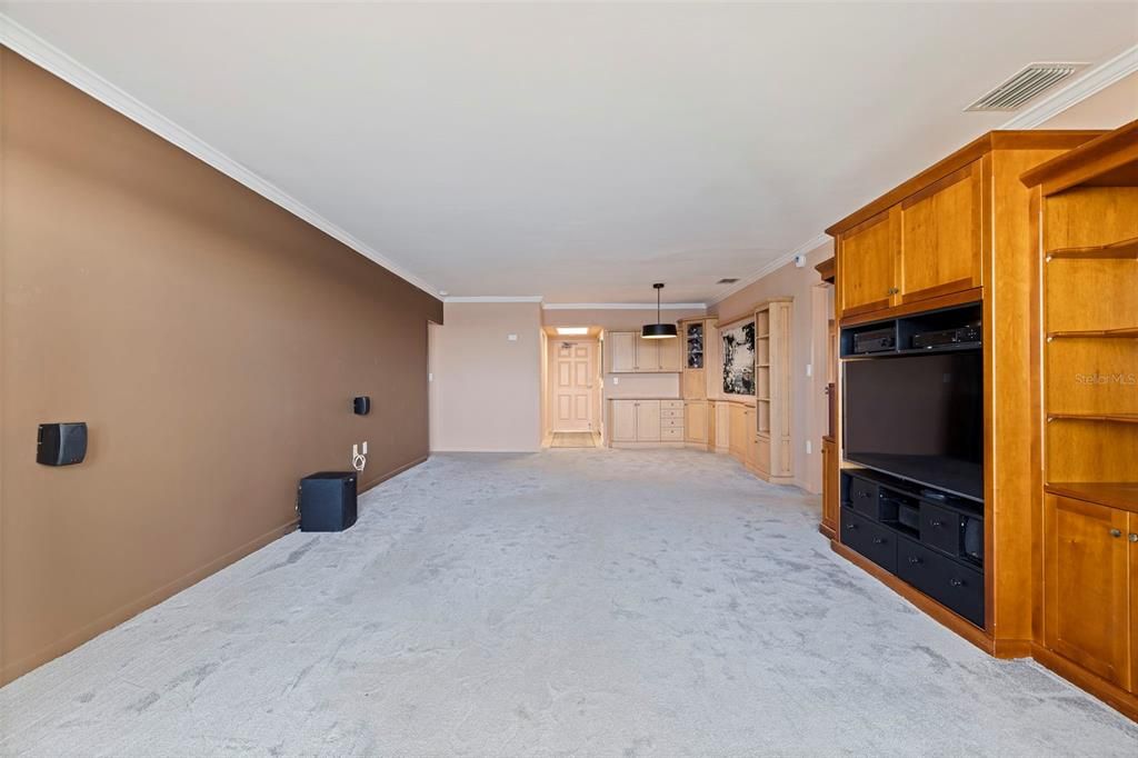 For Sale: $385,000 (2 beds, 2 baths, 1605 Square Feet)