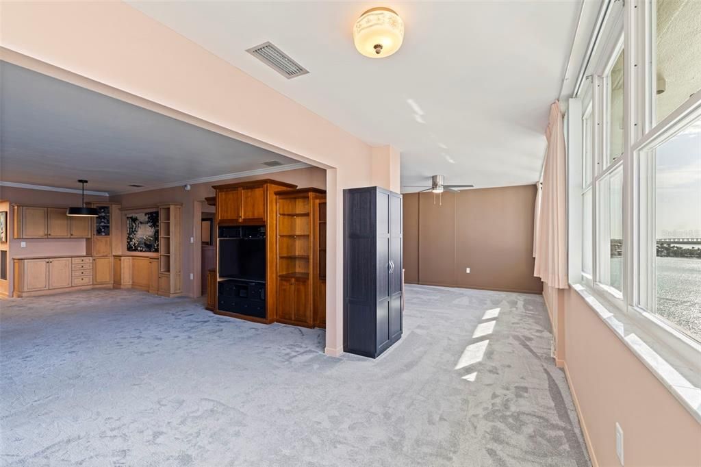 For Sale: $385,000 (2 beds, 2 baths, 1605 Square Feet)