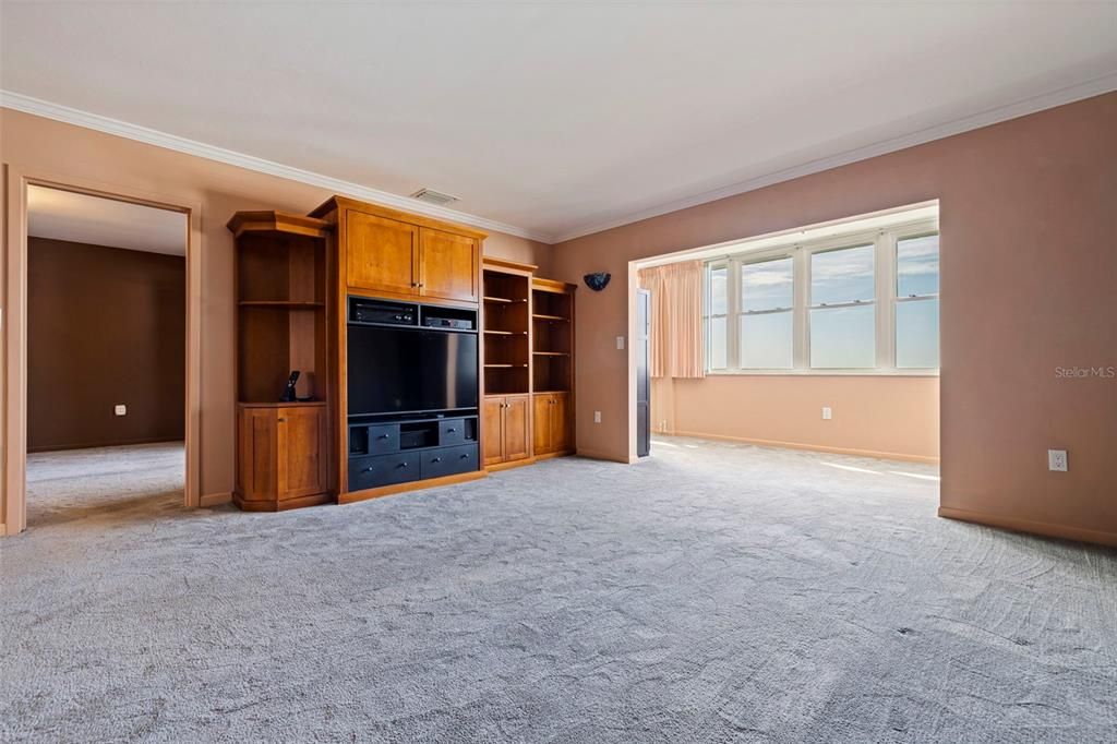 For Sale: $385,000 (2 beds, 2 baths, 1605 Square Feet)