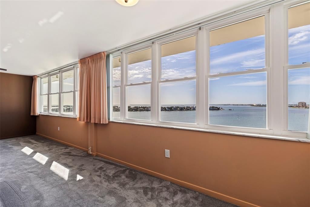 For Sale: $385,000 (2 beds, 2 baths, 1605 Square Feet)