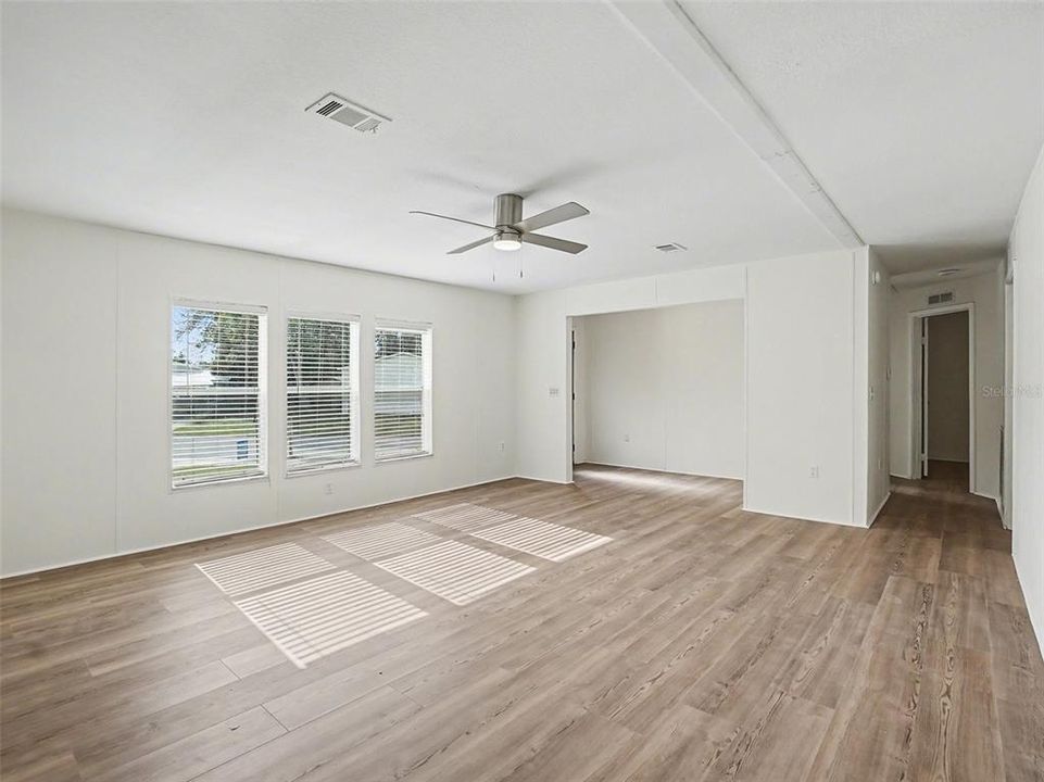 For Sale: $289,900 (3 beds, 2 baths, 1620 Square Feet)