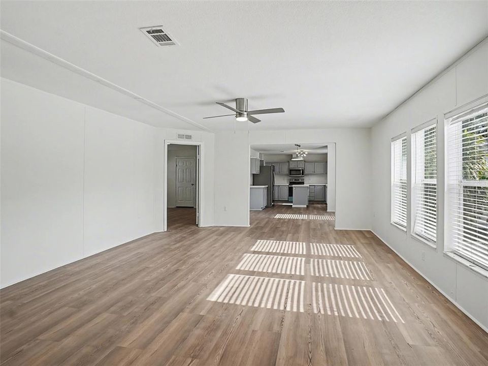 For Sale: $289,900 (3 beds, 2 baths, 1620 Square Feet)