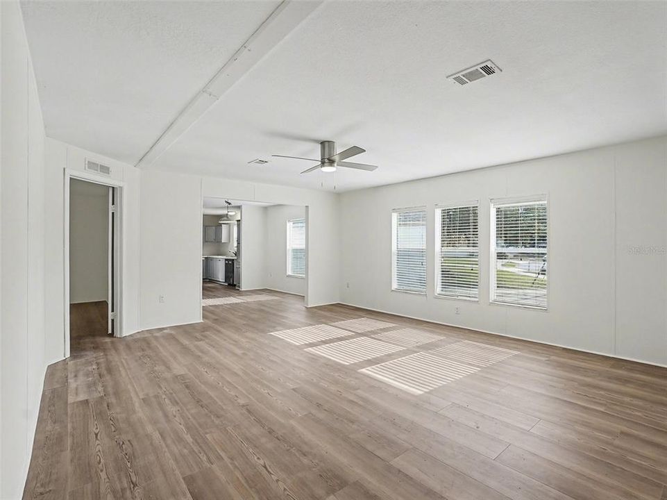 For Sale: $289,900 (3 beds, 2 baths, 1620 Square Feet)