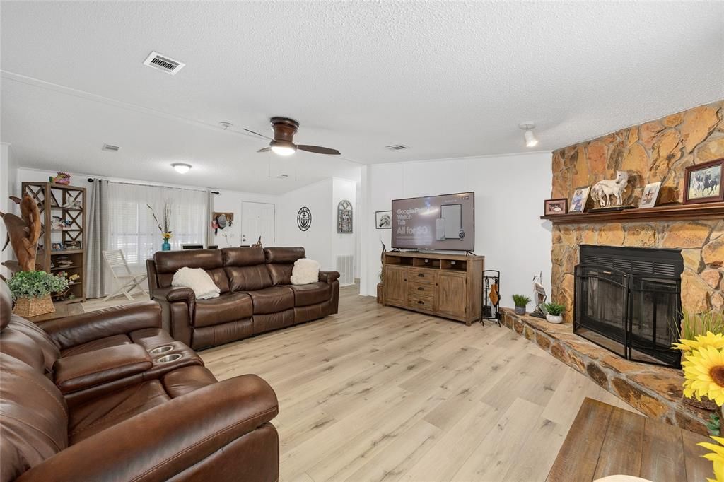 待售: $749,999 (3 贝兹, 2 浴室, 1800 平方英尺)