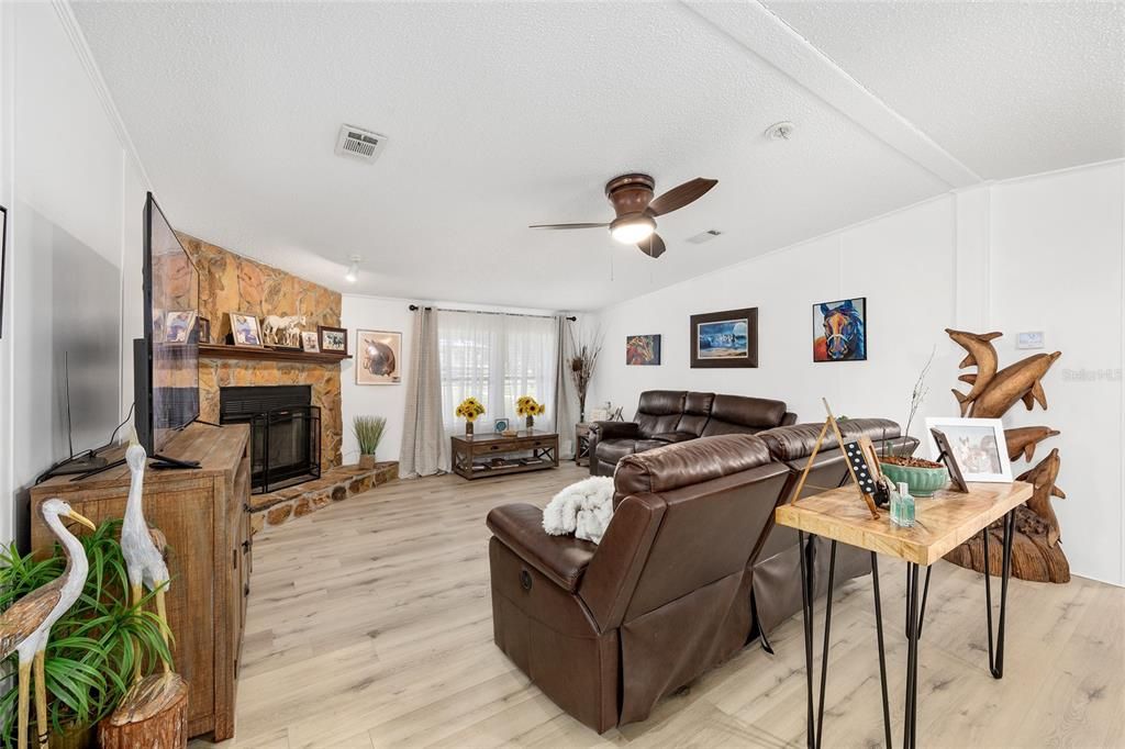 待售: $749,999 (3 贝兹, 2 浴室, 1800 平方英尺)