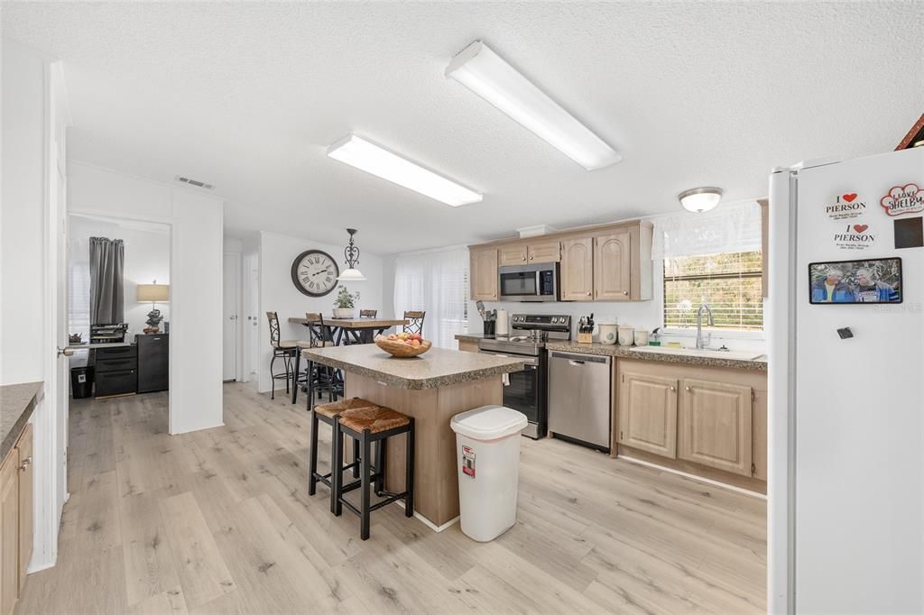 待售: $749,999 (3 贝兹, 2 浴室, 1800 平方英尺)