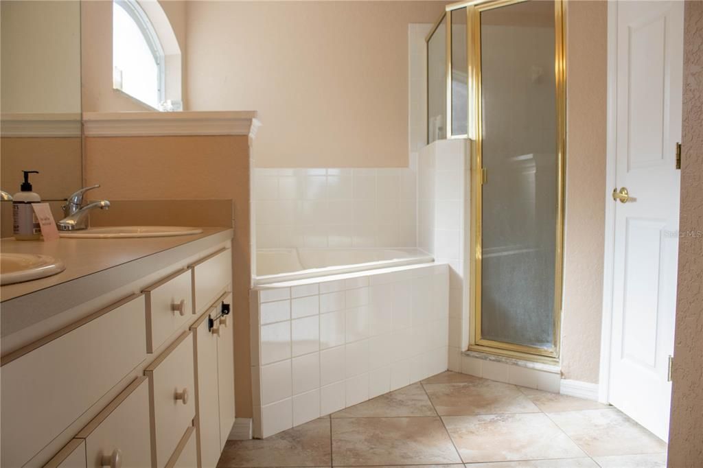 For Sale: $309,900 (3 beds, 2 baths, 1529 Square Feet)