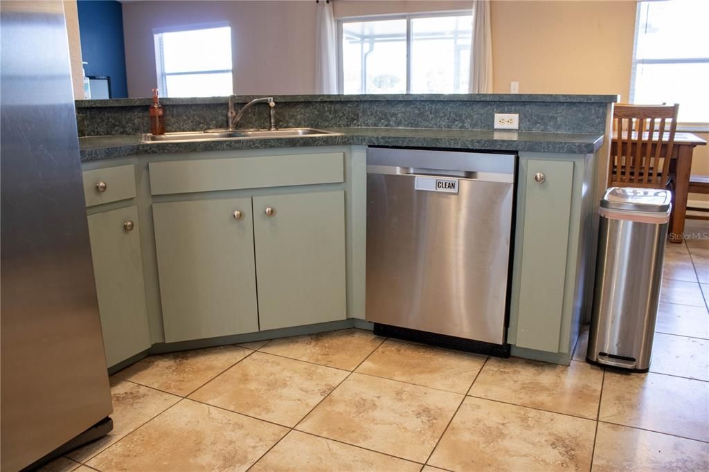 For Sale: $309,900 (3 beds, 2 baths, 1529 Square Feet)