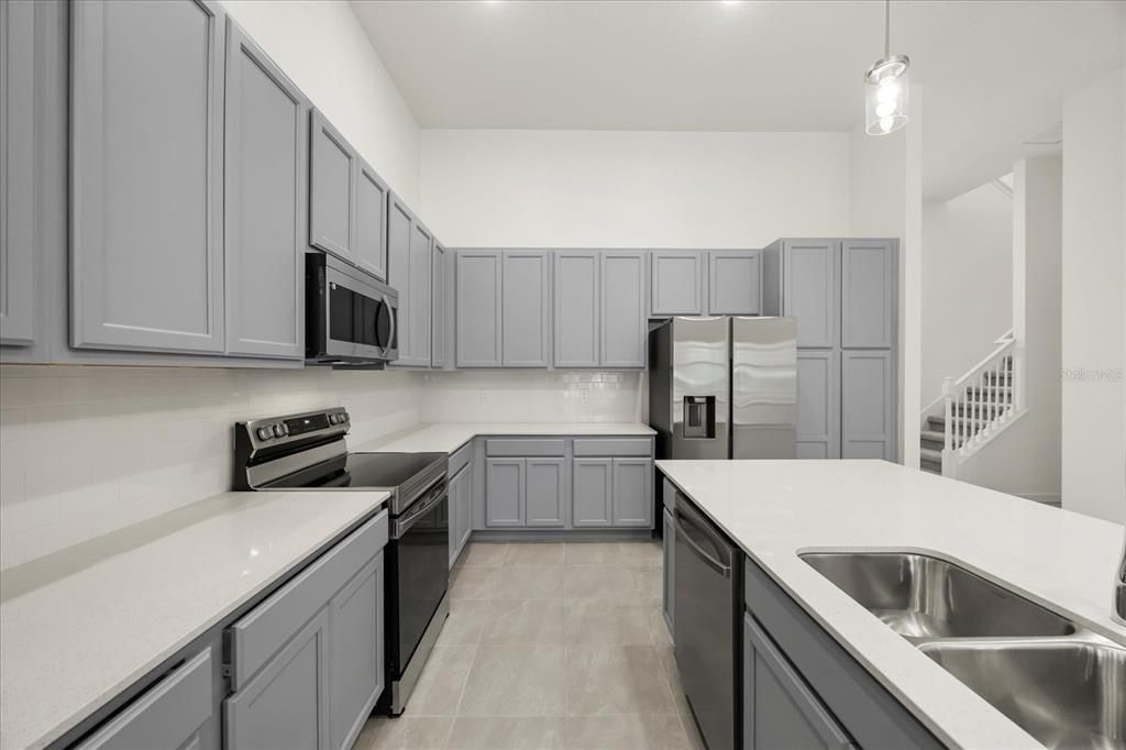 待售: $2,390,000 (12 贝兹, 11 浴室, 6001 平方英尺)