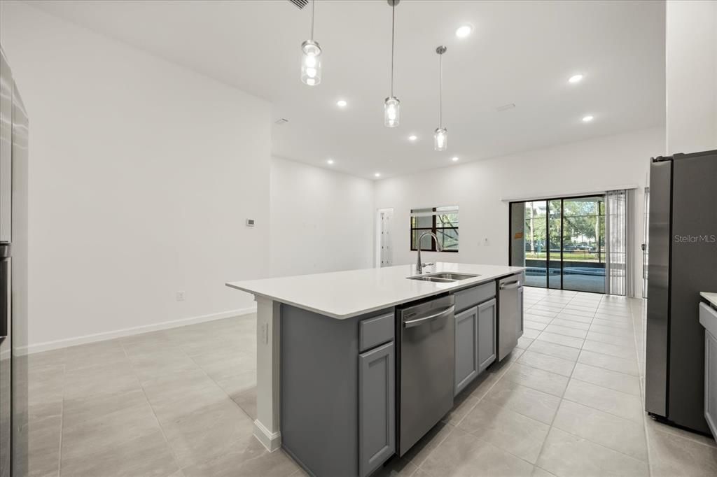 待售: $2,390,000 (12 贝兹, 11 浴室, 6001 平方英尺)