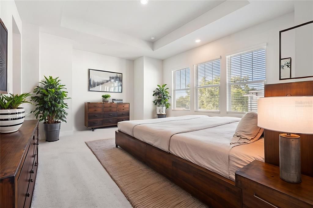 For Rent: $3,550 (3 beds, 3 baths, 1952 Square Feet)