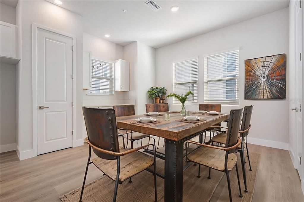 For Rent: $3,550 (3 beds, 3 baths, 1952 Square Feet)