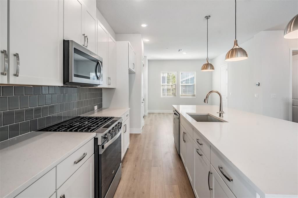 For Rent: $3,550 (3 beds, 3 baths, 1952 Square Feet)