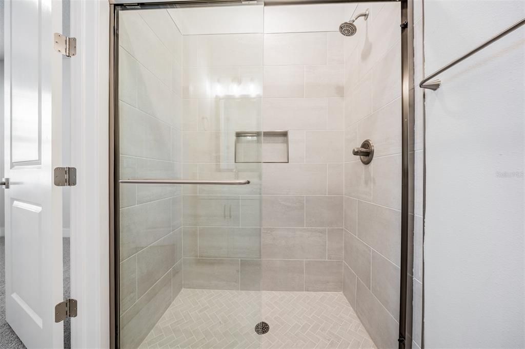 For Rent: $3,550 (3 beds, 3 baths, 1952 Square Feet)