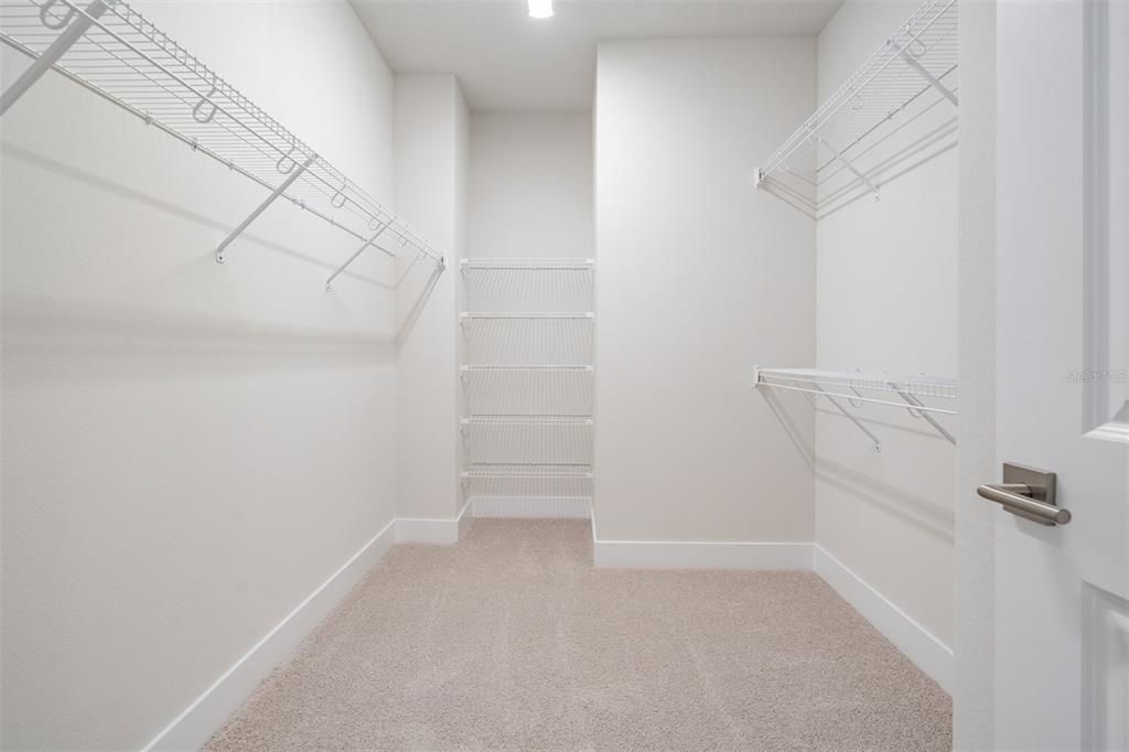 For Rent: $3,550 (3 beds, 3 baths, 1952 Square Feet)