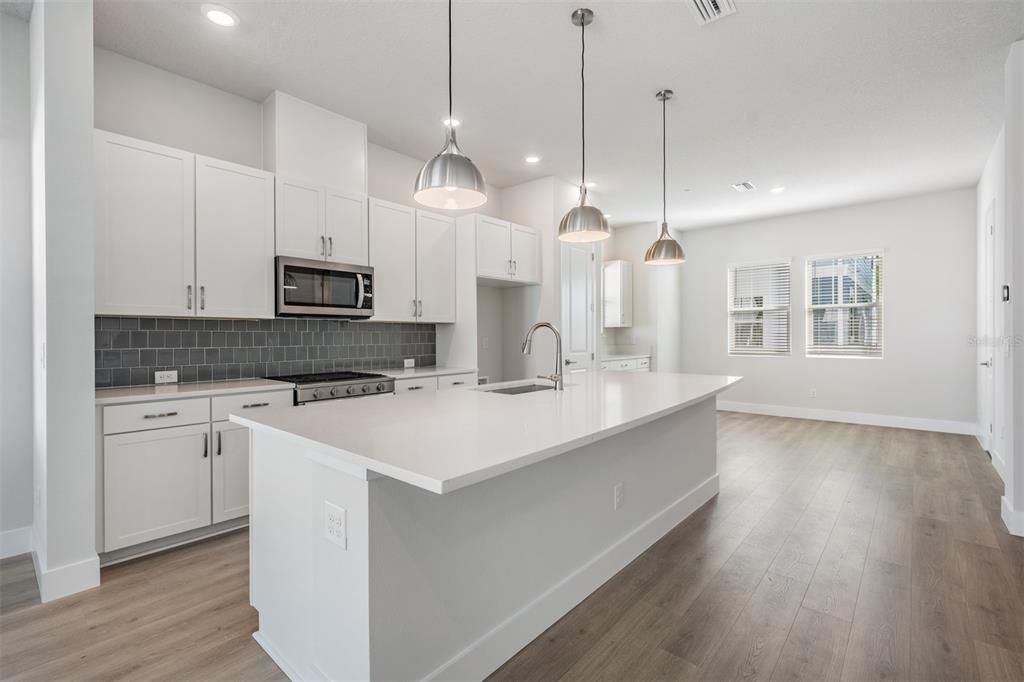 For Rent: $3,550 (3 beds, 3 baths, 1952 Square Feet)