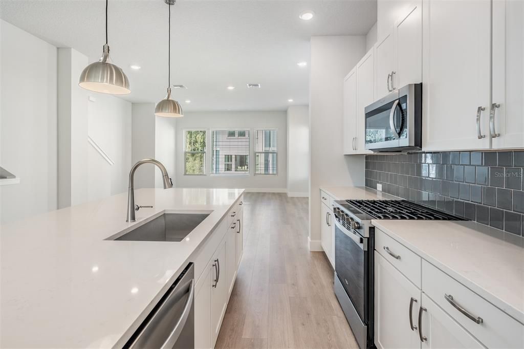 For Rent: $3,550 (3 beds, 3 baths, 1952 Square Feet)