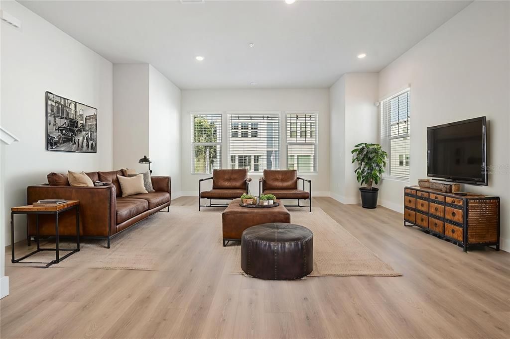 For Rent: $3,550 (3 beds, 3 baths, 1952 Square Feet)