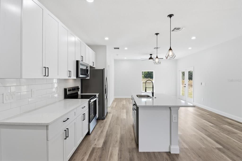 En Venta: $275,000 (3 camas, 2 baños, 1411 Pies cuadrados)