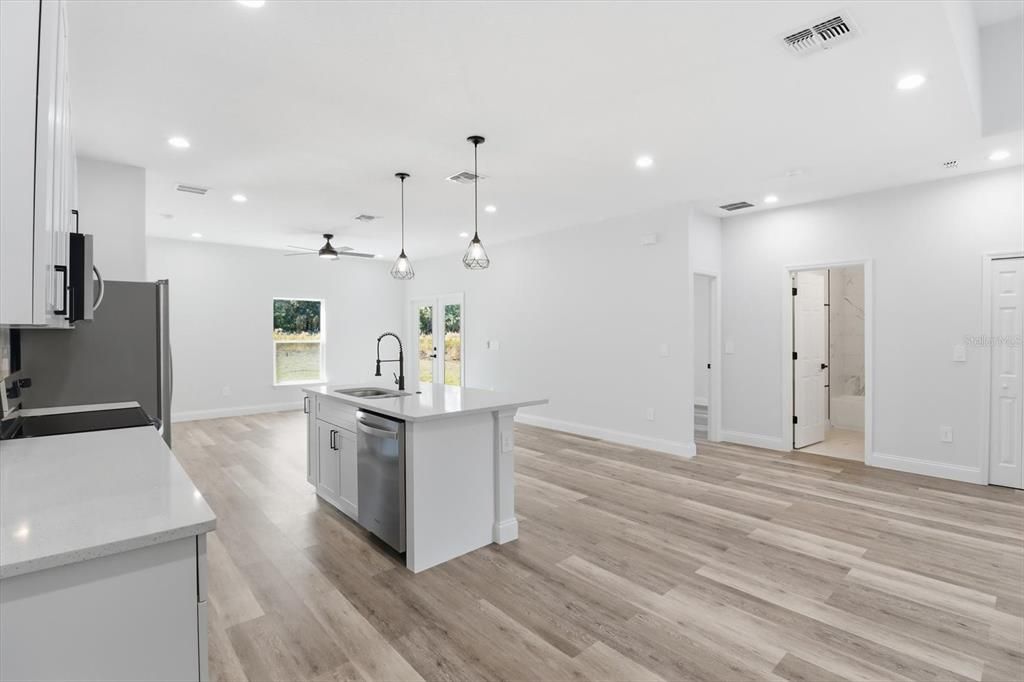 En Venta: $275,000 (3 camas, 2 baños, 1411 Pies cuadrados)