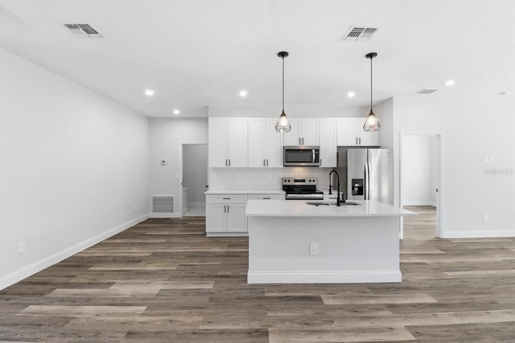 En Venta: $275,000 (3 camas, 2 baños, 1411 Pies cuadrados)