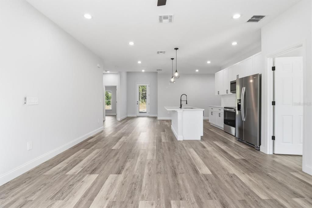 En Venta: $275,000 (3 camas, 2 baños, 1411 Pies cuadrados)