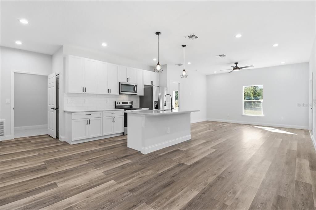 En Venta: $275,000 (3 camas, 2 baños, 1411 Pies cuadrados)