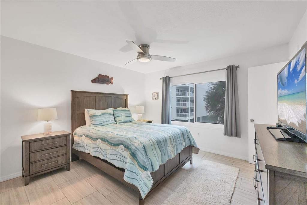 待售: $825,000 (2 贝兹, 2 浴室, 800 平方英尺)