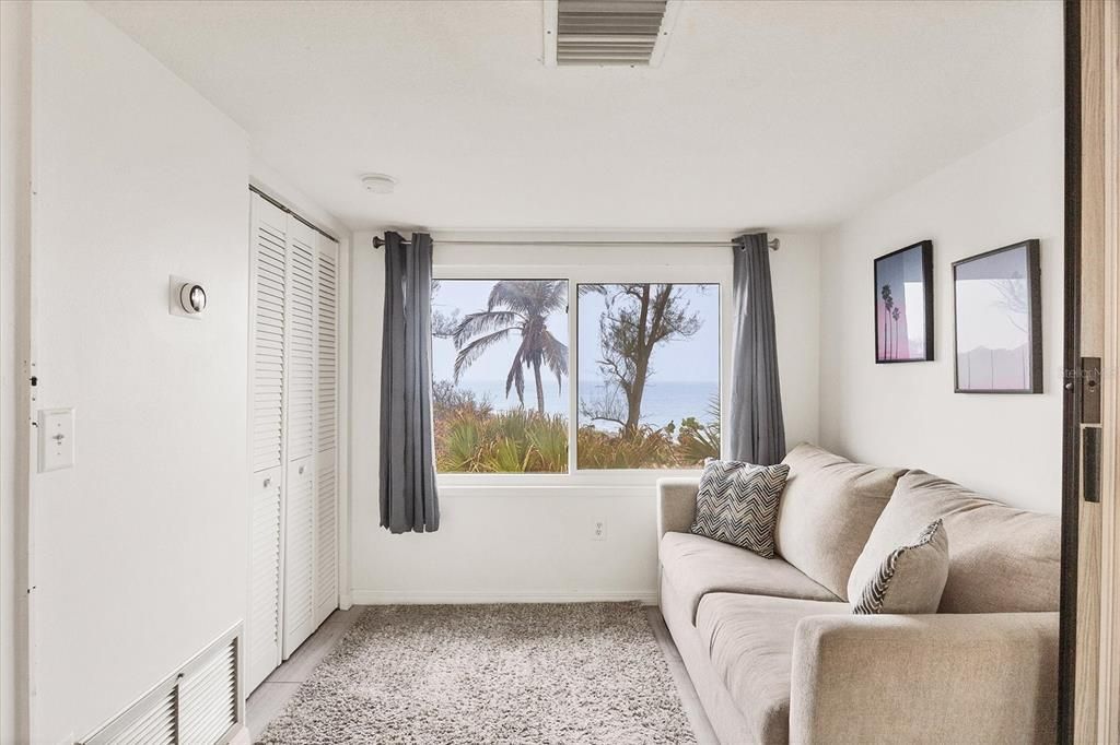 待售: $825,000 (2 贝兹, 2 浴室, 800 平方英尺)