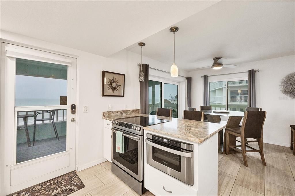 待售: $825,000 (2 贝兹, 2 浴室, 800 平方英尺)