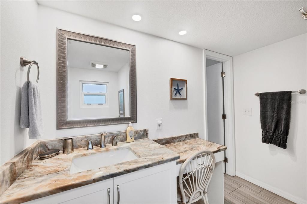 待售: $825,000 (2 贝兹, 2 浴室, 800 平方英尺)