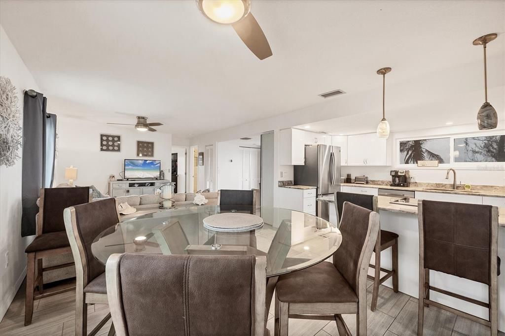 待售: $825,000 (2 贝兹, 2 浴室, 800 平方英尺)