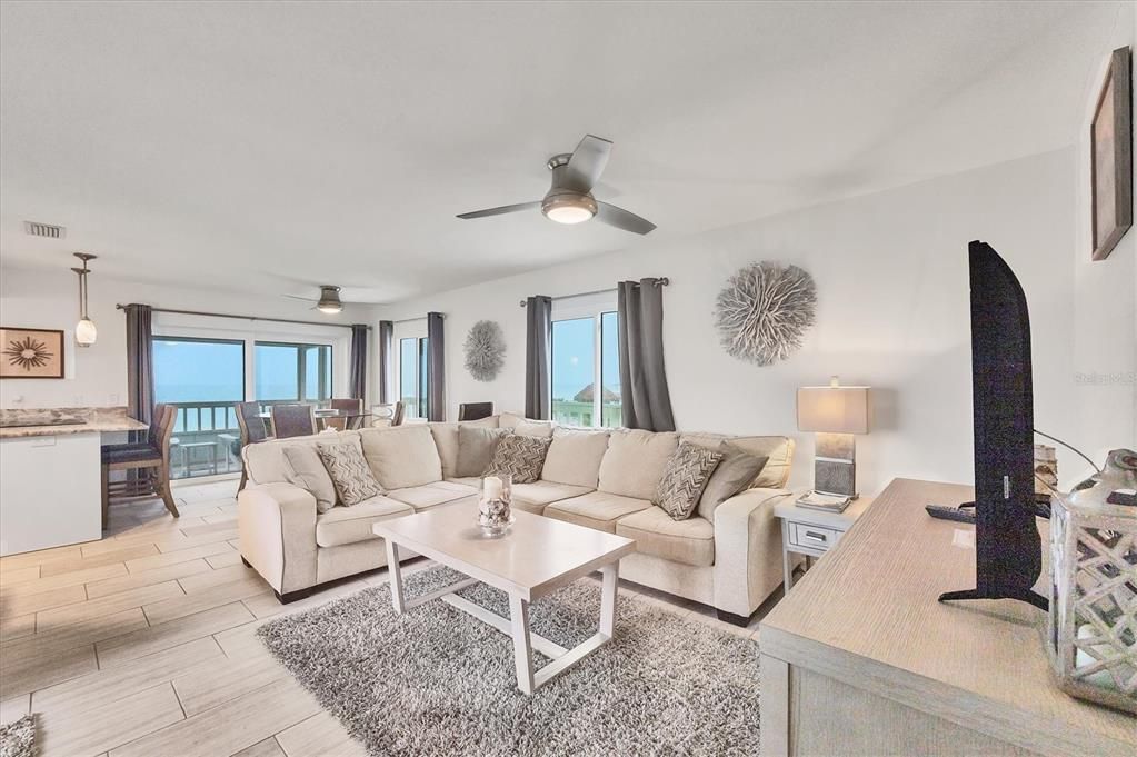 待售: $825,000 (2 贝兹, 2 浴室, 800 平方英尺)