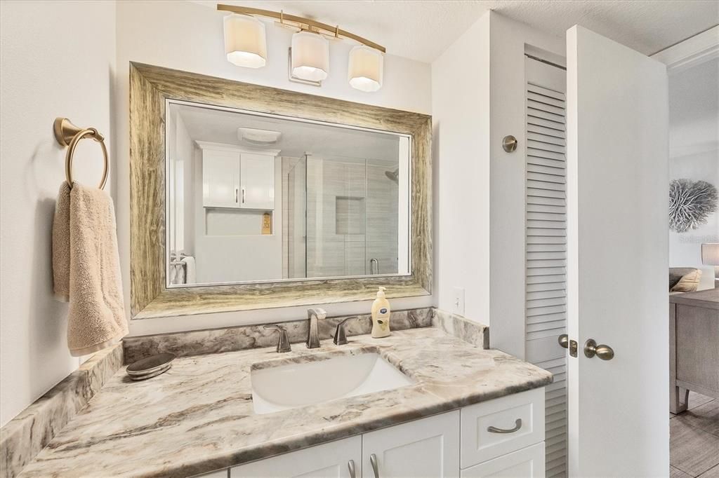 待售: $825,000 (2 贝兹, 2 浴室, 800 平方英尺)