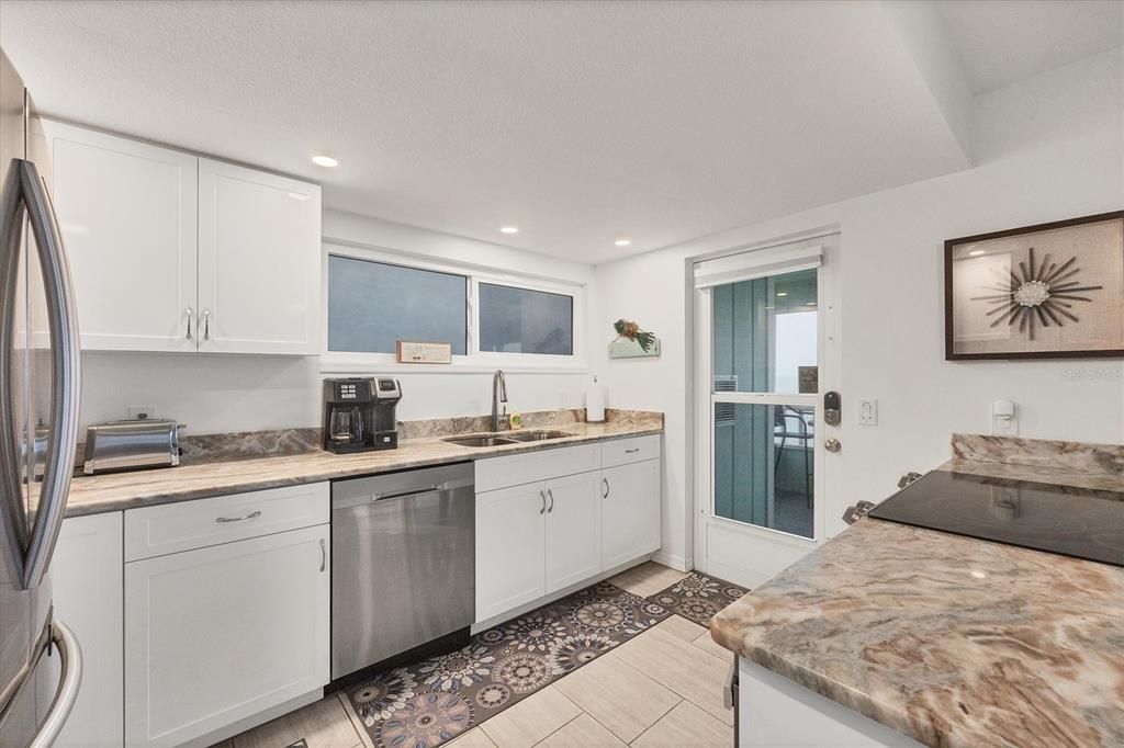 待售: $825,000 (2 贝兹, 2 浴室, 800 平方英尺)