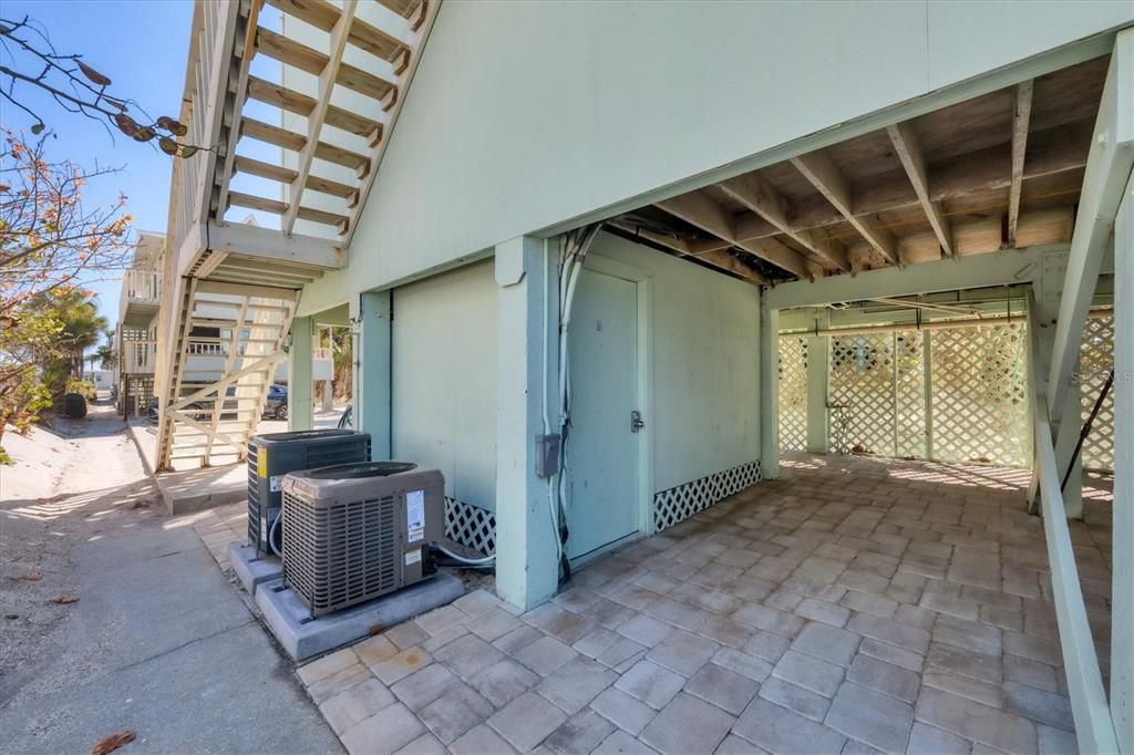 待售: $825,000 (2 贝兹, 2 浴室, 800 平方英尺)