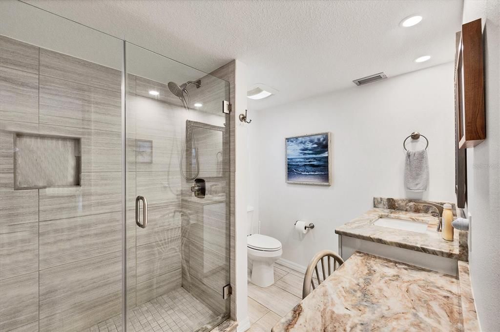 待售: $825,000 (2 贝兹, 2 浴室, 800 平方英尺)