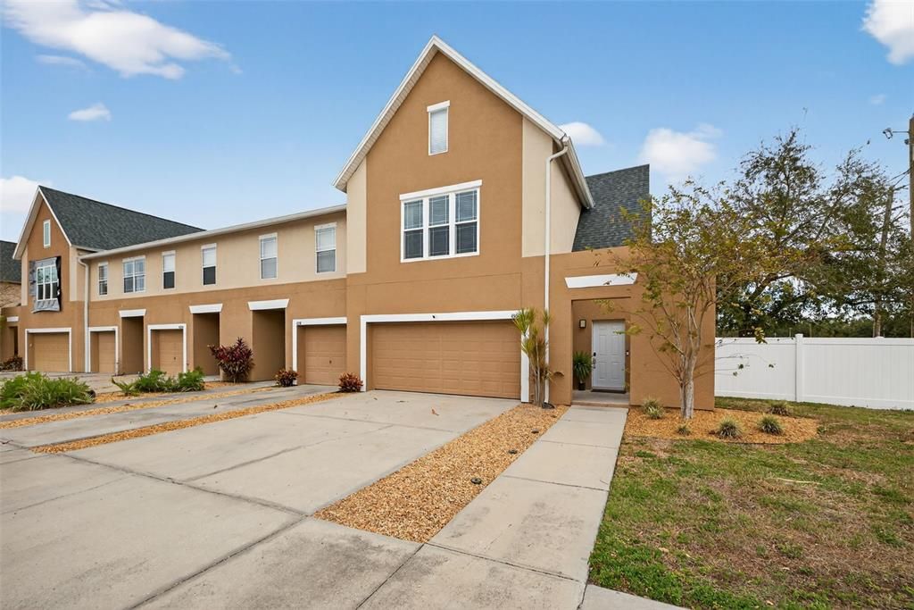 For Rent: $2,900 (3 beds, 2 baths, 1685 Square Feet)