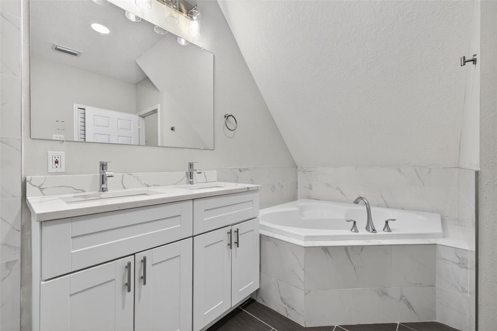 For Rent: $2,900 (3 beds, 2 baths, 1685 Square Feet)