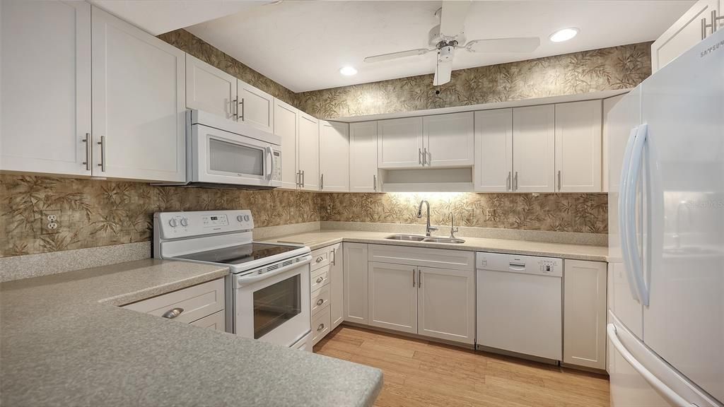 Active With Contract: $299,000 (3 beds, 2 baths, 1320 Square Feet)